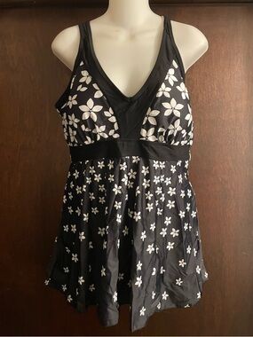 Zando Brand Women's XL Black & White Floral Tankini Swimdress NWOT Swimsuit